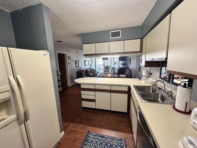 Building Photo - 200 Ocean Hibiscus Dr