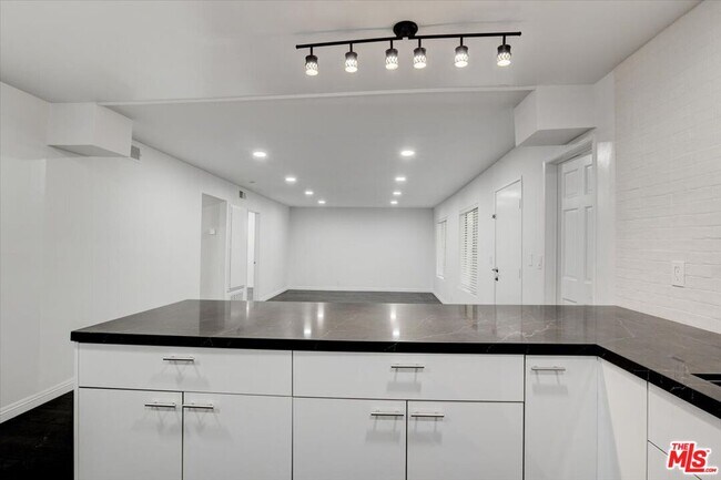 Building Photo - 2344 Fletcher Dr