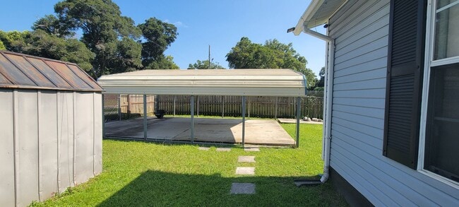 Building Photo - 2301 W Mallory St