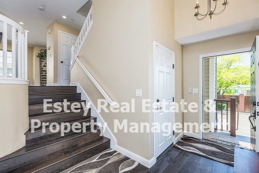 Foto del edificio - Benicias Beautiful Portside Village Townhouse