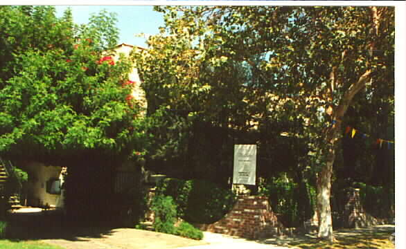 Primary Photo - Villa Kester Apartments