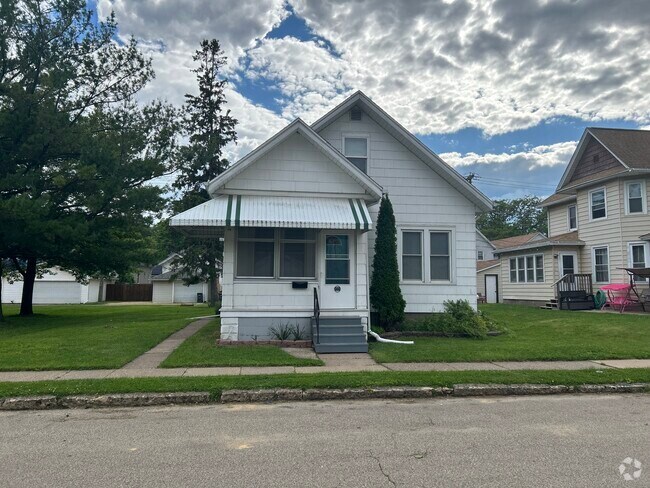 Building Photo - 2733 Elm St
