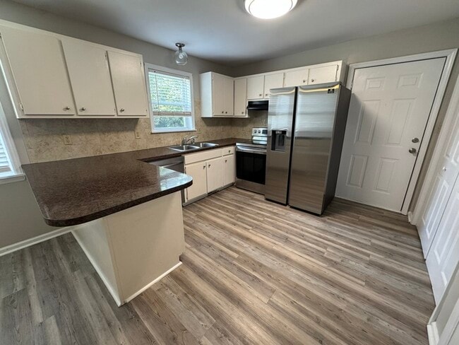 Foto del edificio - Adorable 3 bed 2 Bath SFH! Big Back yard a...