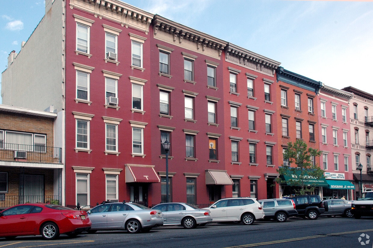 Primary Photo - 824 Washington St
