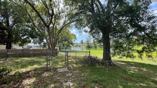 Building Photo - 1286 Golden Oak Dr