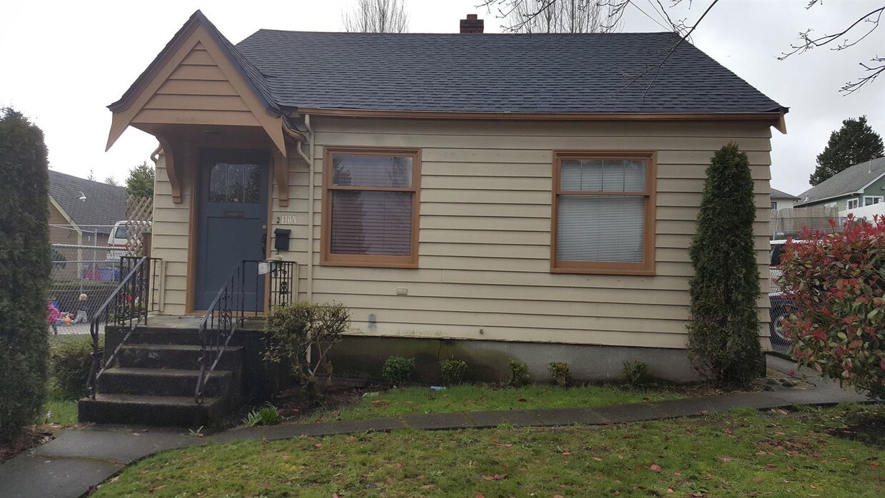 1109 6th St, Bremerton, WA 98337 House Rental in Bremerton, WA