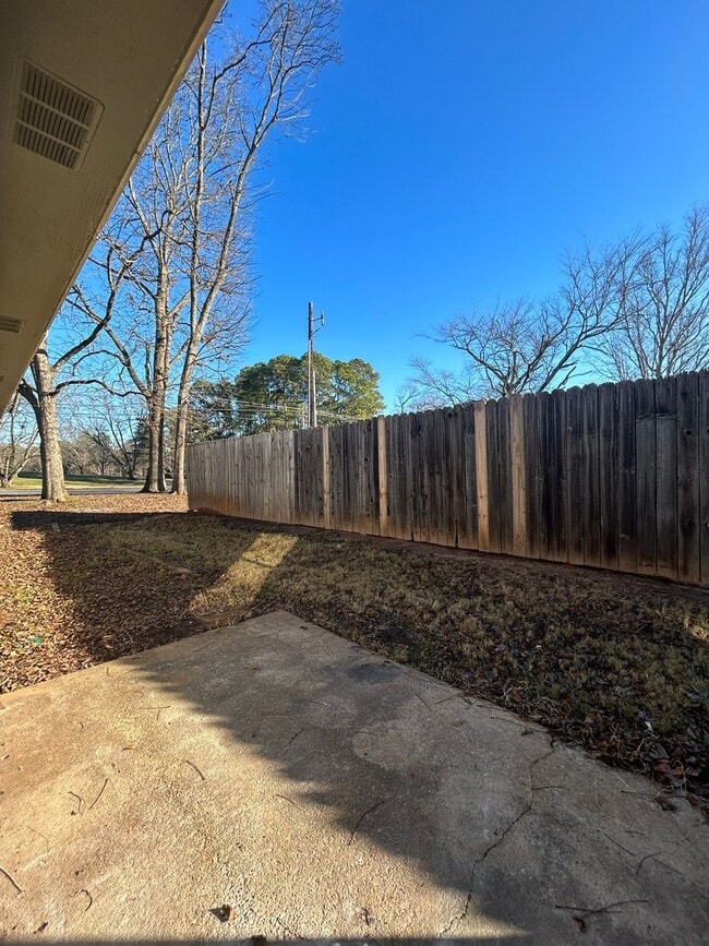 Building Photo - 2 Bedroom | 2 Bathroom Duplex Available Ja...