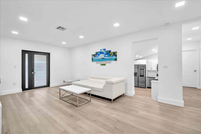 Foto del edificio - 10010 NW 2nd Ave
