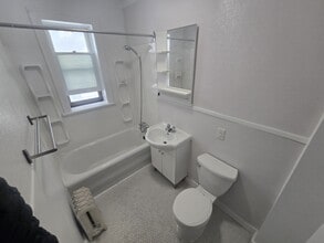 Building Photo - 429 Qu'Appelle Ave