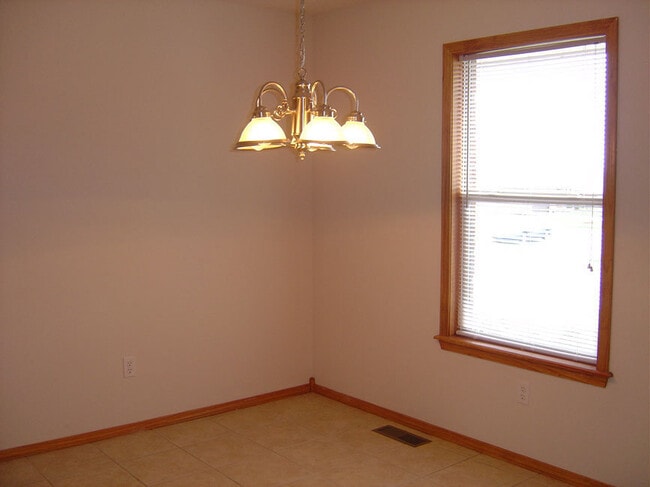 Foto del edificio - 802 E Waterford Blvd