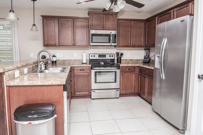 Building Photo - 489 Eisenhower Dr