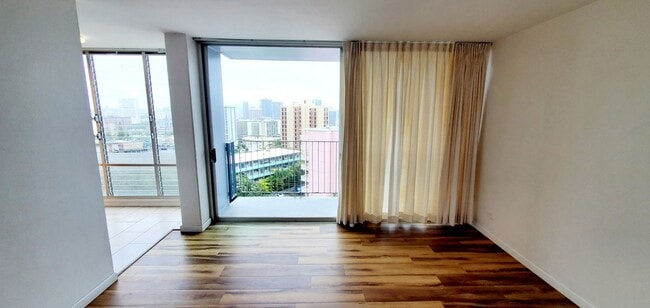Building Photo - Victoria Mansion- 1456 Thurston Ave #802, ...