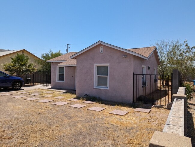 Photo - 2147 E Roosevelt St House