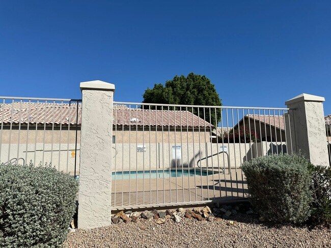 Building Photo - 3 BEDROOM HOME IN GLENDALE