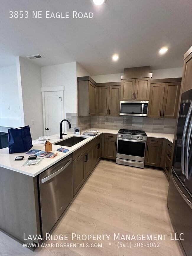 Foto del edificio - 3853 NE Eagle Rd