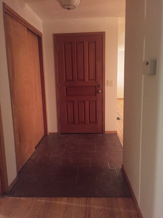 Building Photo - Beautifully Refinished 4BR 2BA Home on Lar...