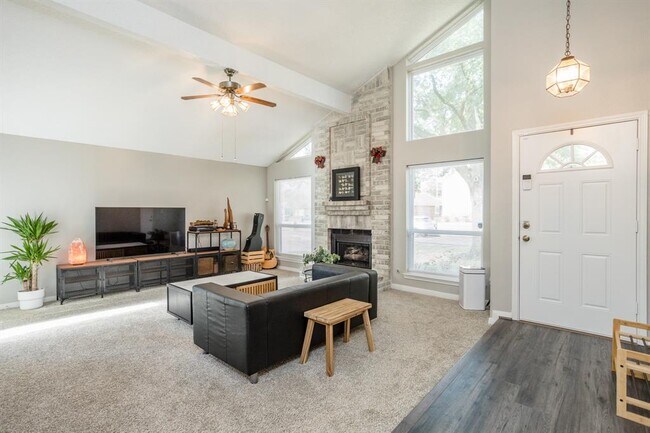 Foto del edificio - 16014 Sweet Fern St