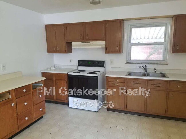 Building Photo - 9128 Orangewood Dr