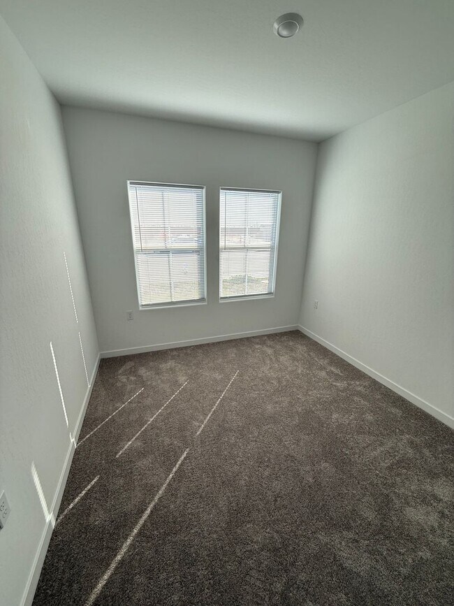 Building Photo - 7429 Sunshine Grv Dr