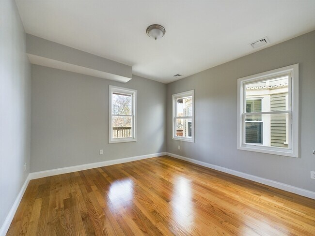 Building Photo - 39 Calumet St