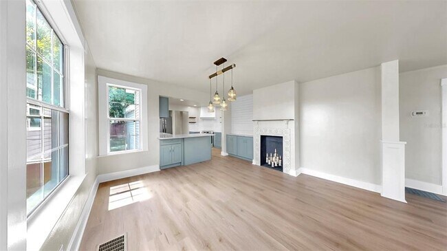 Foto del edificio - 1005 45th St W