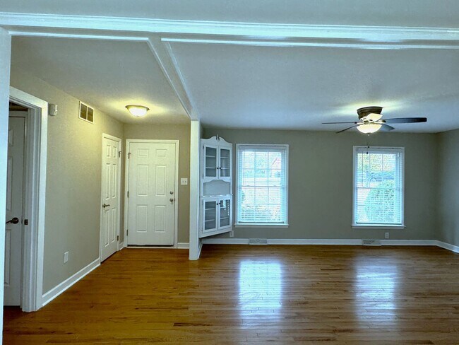 Building Photo - Large Updated Brick Home, Hardwood, SS App...