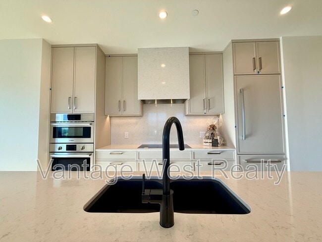 Photo du bâtiment - 3340-3340 Lakeshore Rd