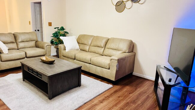 Foto del edificio - 3409 Summerfield Dr