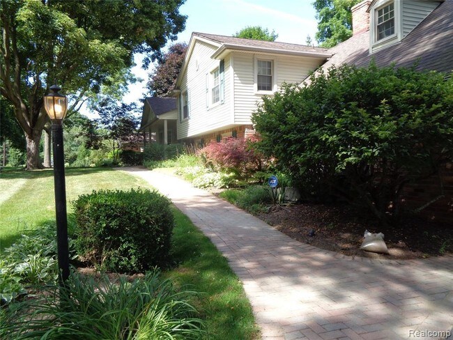 Foto del edificio - 5107 Wing Lake Rd