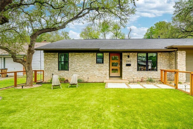 Building Photo - 2305 Falcon Hill Dr