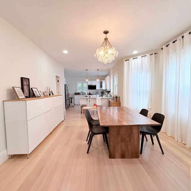 Dining area with kitchen - 21 Harlow St