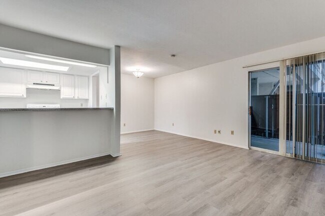 Foto del edificio - 12816 Midway Rd