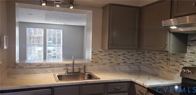 Foto del edificio - 7740 Pomeroy Ct