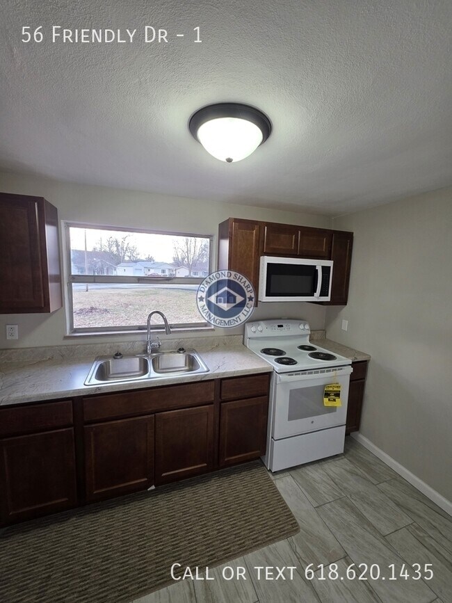 Foto del edificio - 56 Friendly Dr