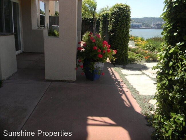 Building Photo - 3 br, 2.5 bath House - 115 Camino Del Sol ...