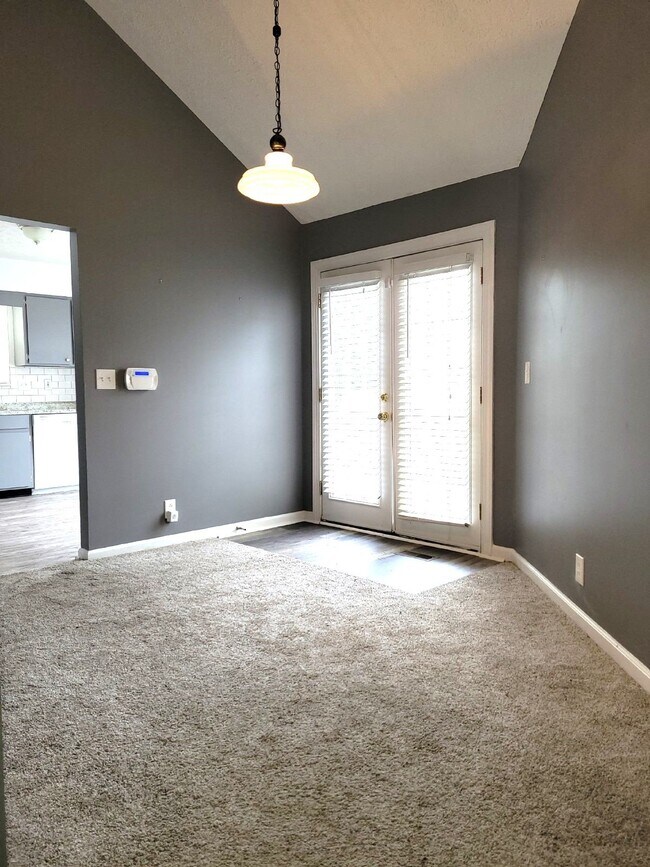 Building Photo - 3 bedroom, 2 full bath home in desirable G...