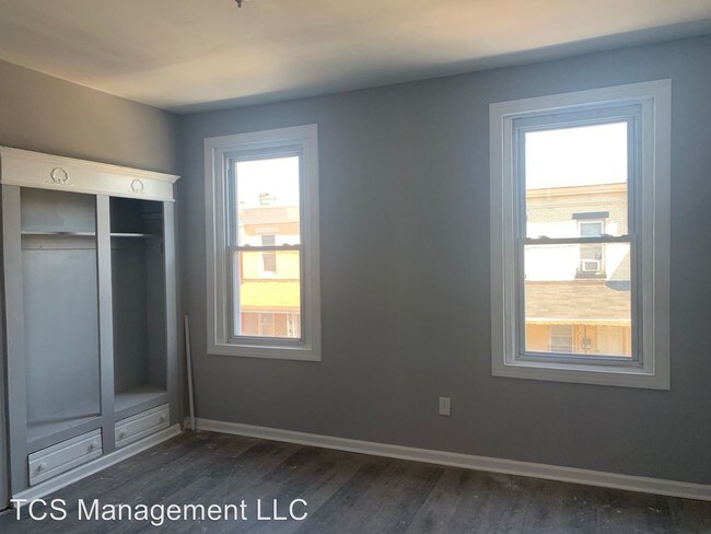 Building Photo - 126 S Redfield St