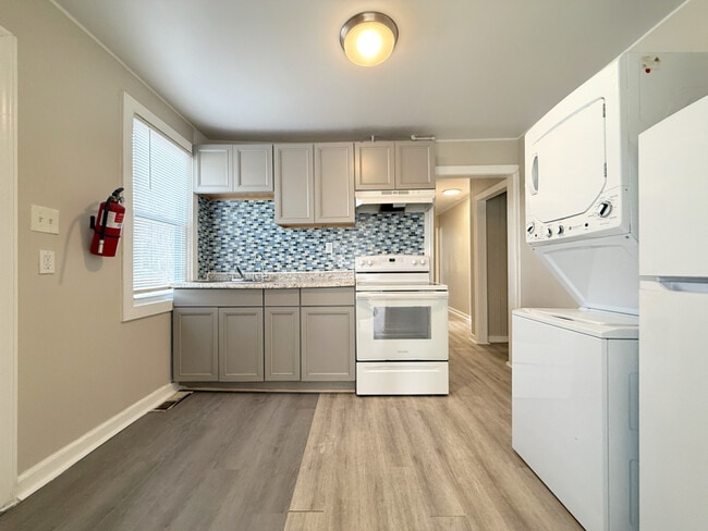 Foto del edificio - 16 Jenkins Ave