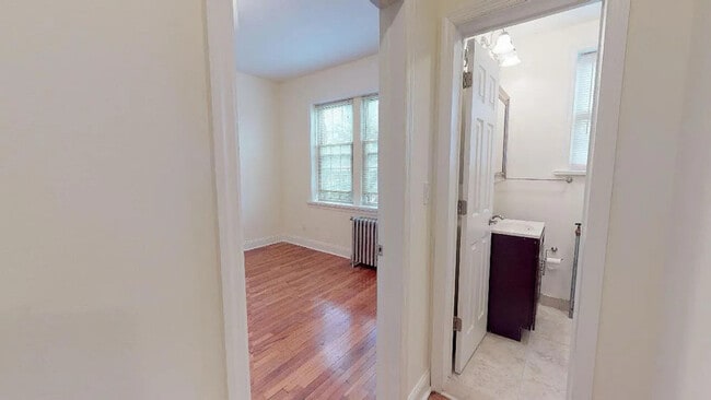 Building Photo - 55 Monroe Pl