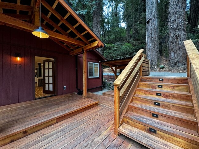 Building Photo - 1604 Square foot modern multi level home minutes from Occidental, storage, primary suite, large y...