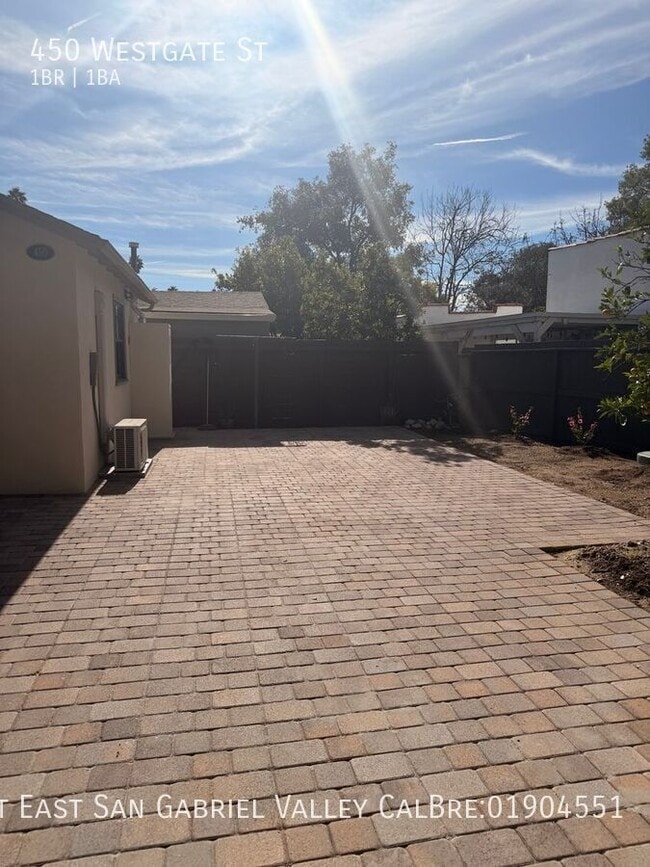 Building Photo - 450 Westgate St