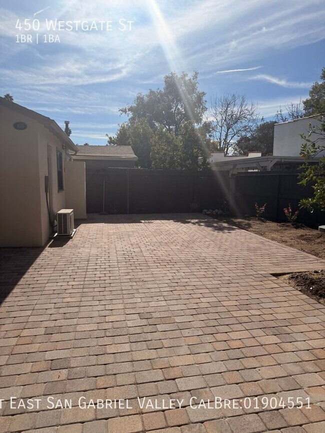 Foto del edificio - 450 Westgate St