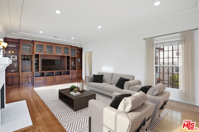 Building Photo - 231 S Doheny Dr