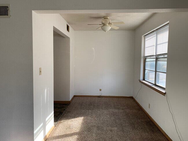 Foto del edificio - 2908 N Rockwood Dr