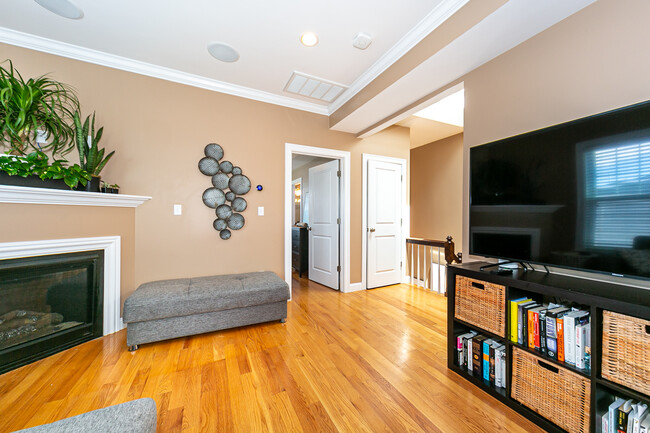 Foto del edificio - 619 E 3rd St