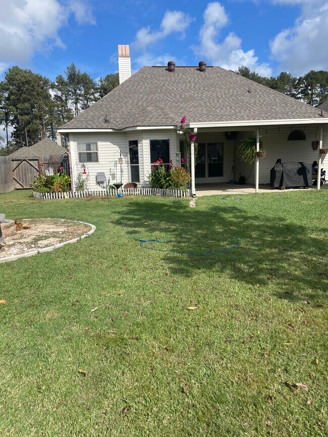 Building Photo - 13624 Hope Haven Dr