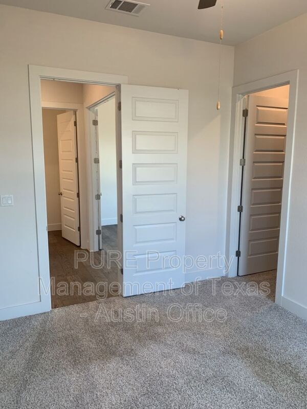 Building Photo - 201 Northcrest Dr