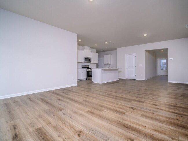 Foto del edificio - "Experience Spacious Living in This 4-Bedroom, 3-Bath Gem on Swallow Tail Drive, Belmont!"