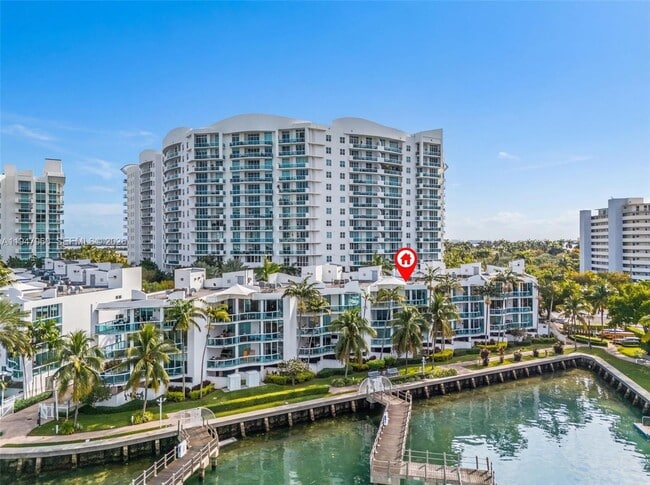 Foto del edificio - 7914 Harbor Island Dr