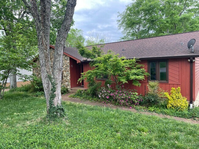 Building Photo - 6808 River Ridge Dr